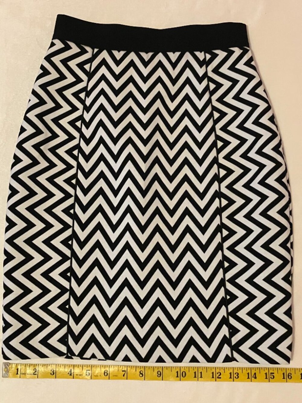 H&M Black and White Pencil Skirt size 4